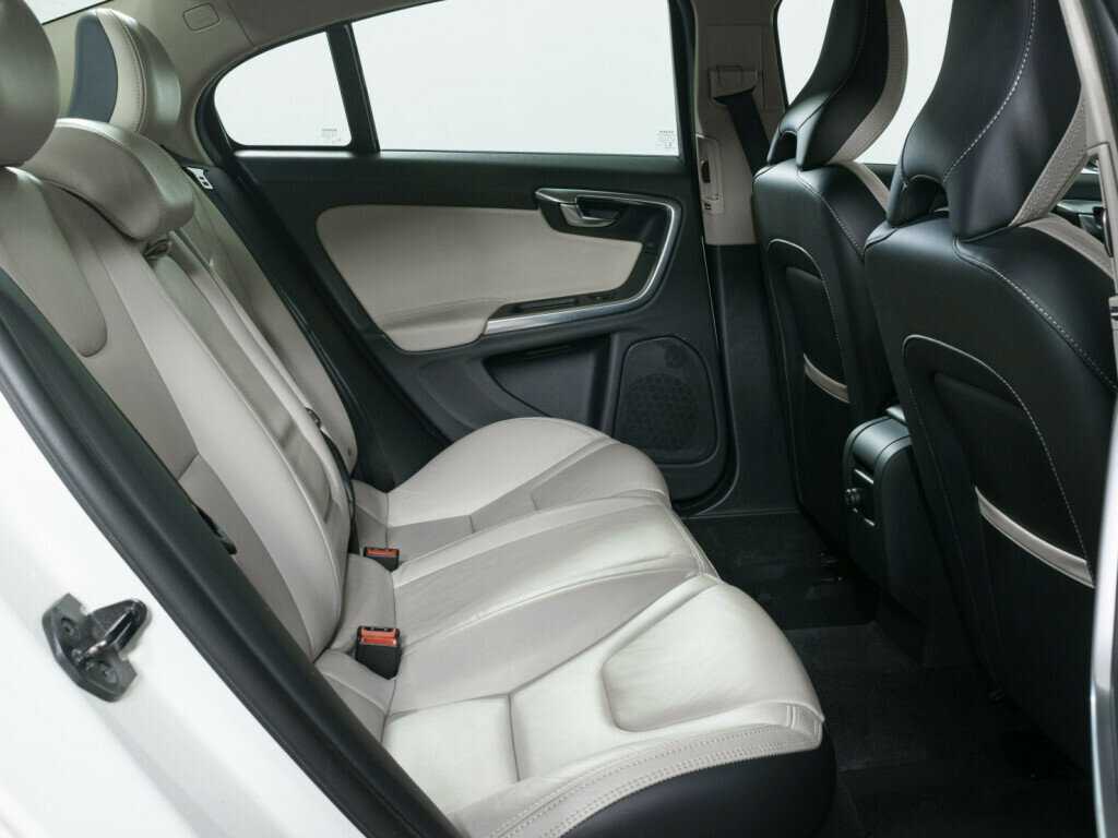 Б/У Вольво С60 2012 года. Фото: #8