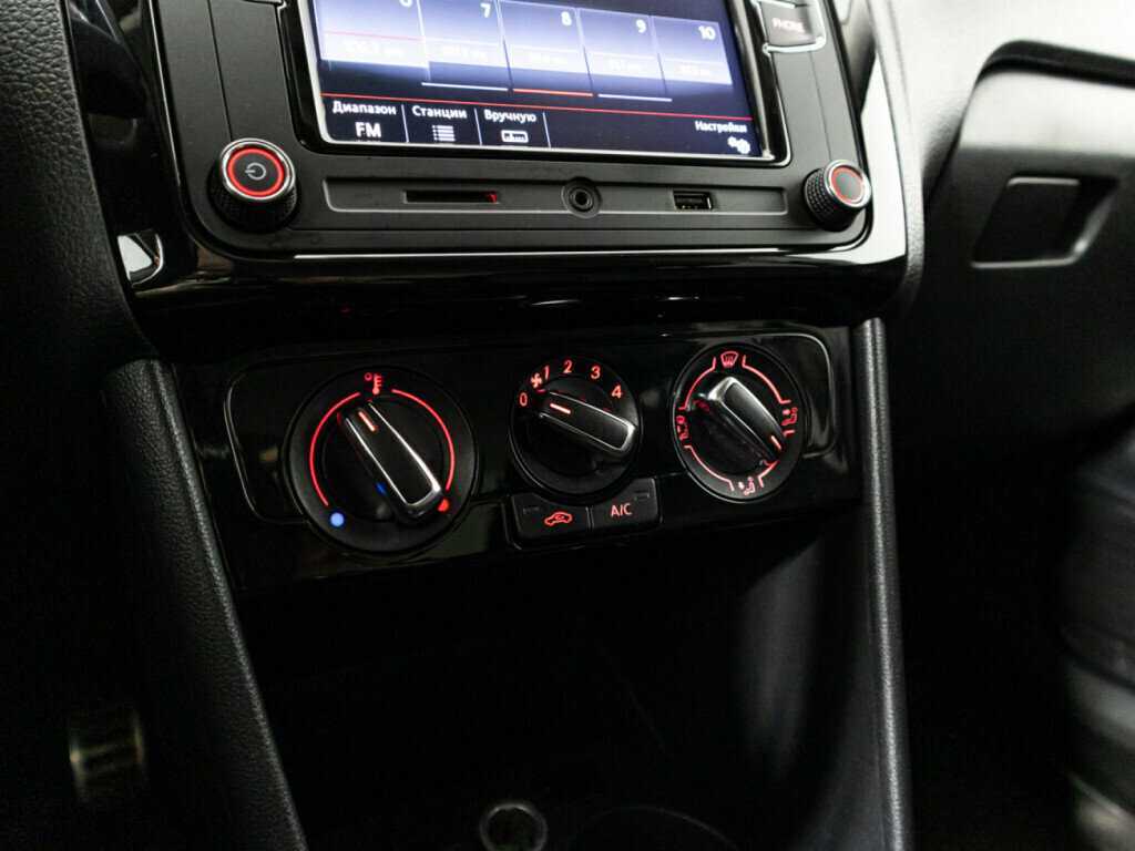 Б/У Фольксваген Поло 2015 года. Фото: #14