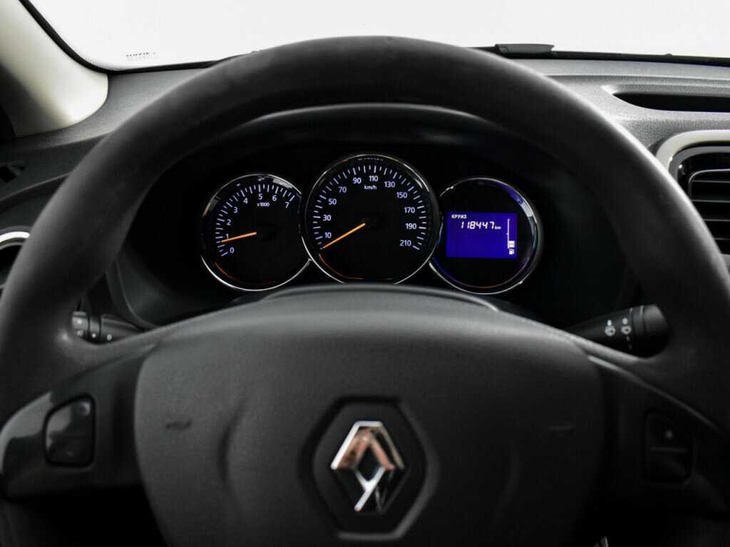 Б/У Рено Логан 2017 года. Фото: #13