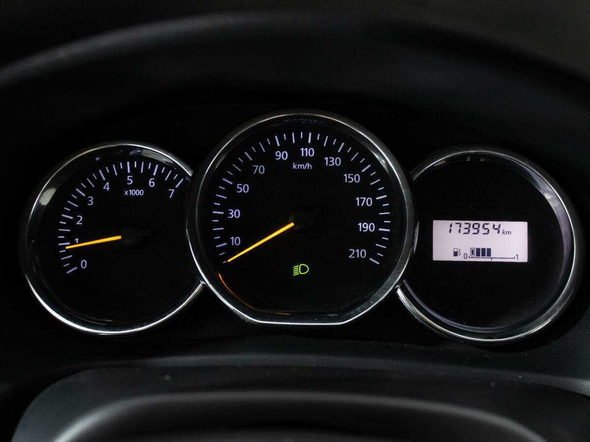 Б/У Рено Сандеро 2015 года. Фото: #11