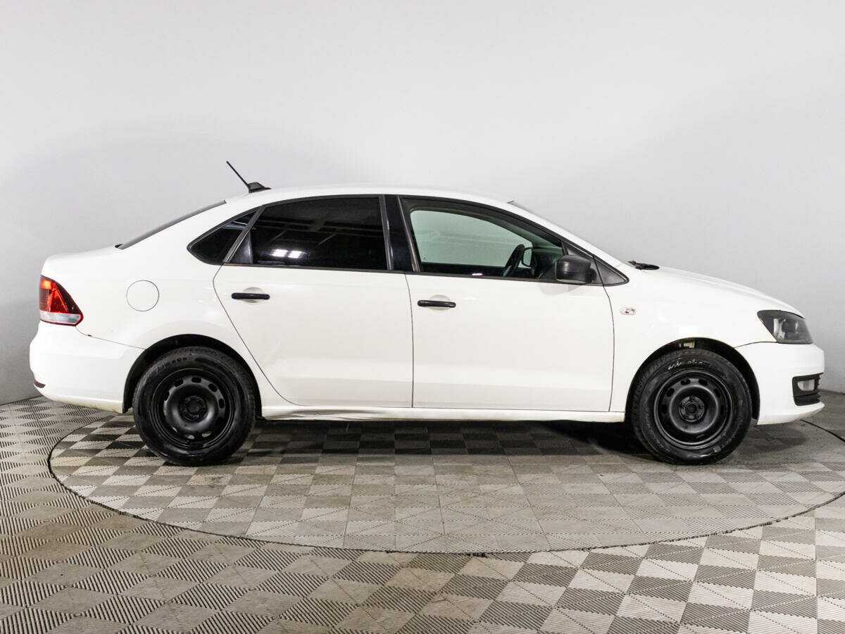 Б/У Фольксваген Поло 2017 года. Фото: #2