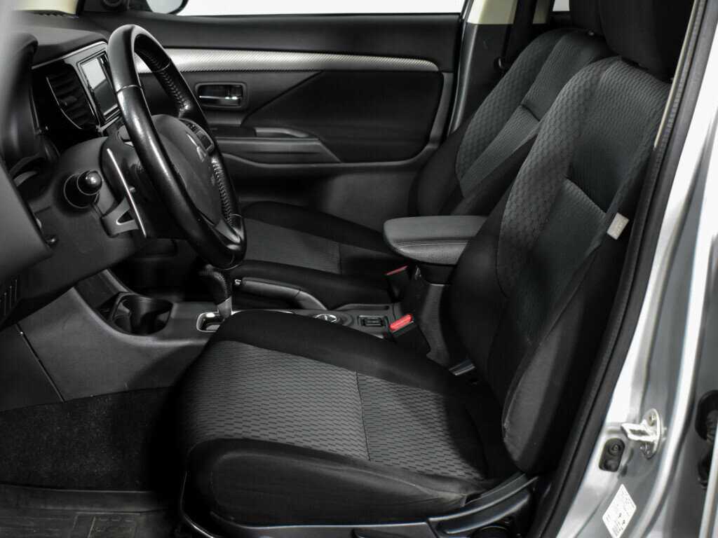 Б/У Митсубиши Оутлэндер 2014 года. Фото: #11