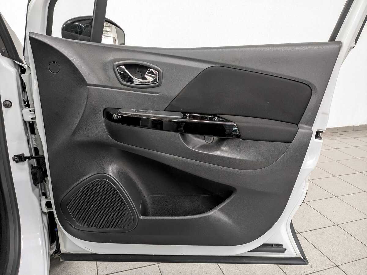 Б/У Рено Каптюр 2017 года. Фото: #23