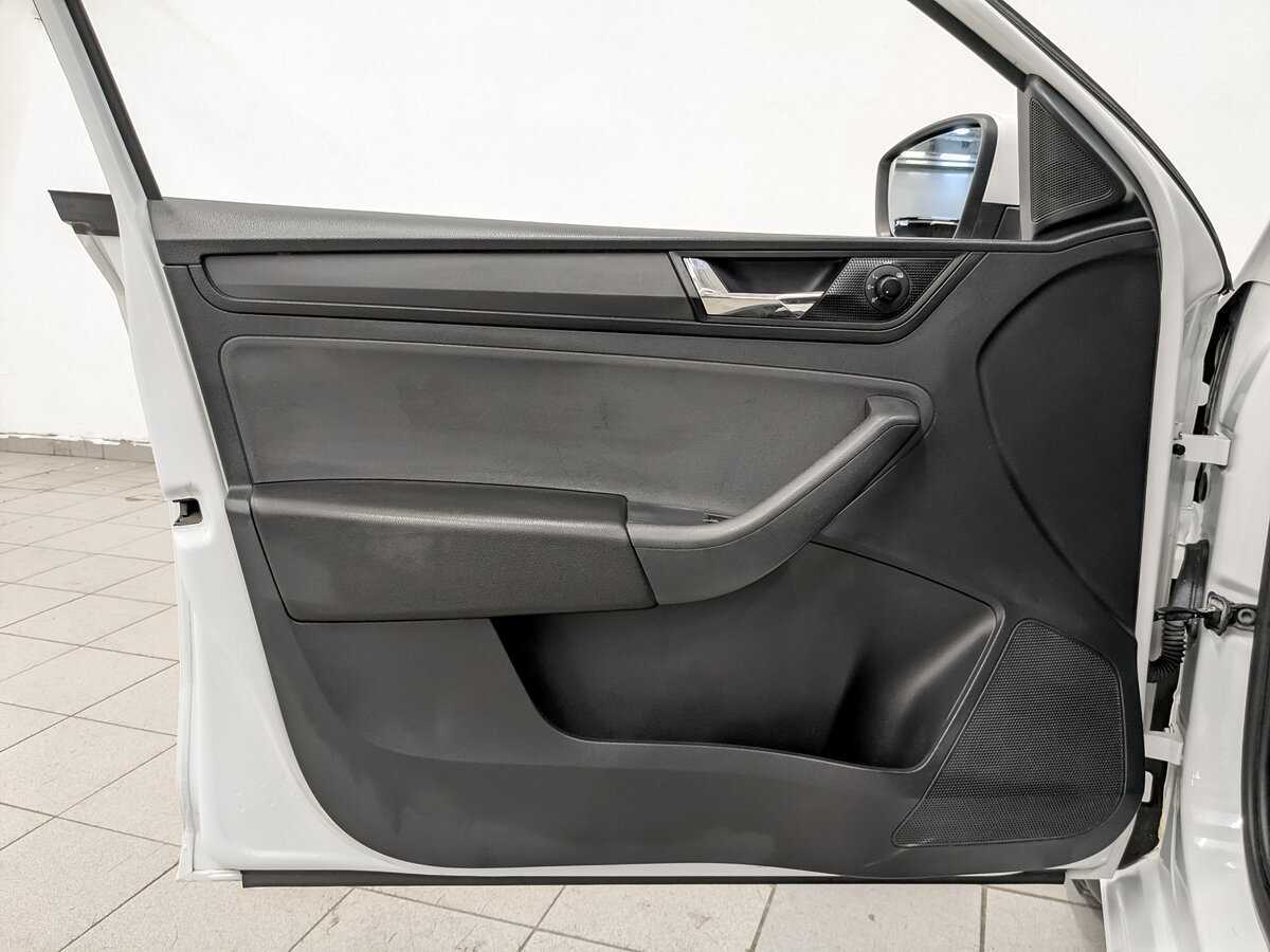 Б/У Шкода Рапид 2017 года. Фото: #17