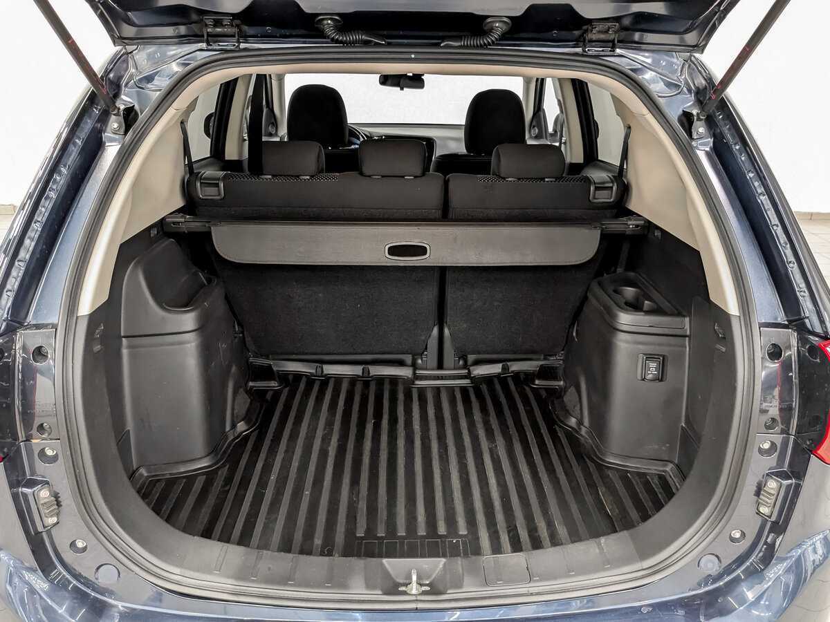 Б/У Митсубиши Оутлэндер 2017 года. Фото: #9