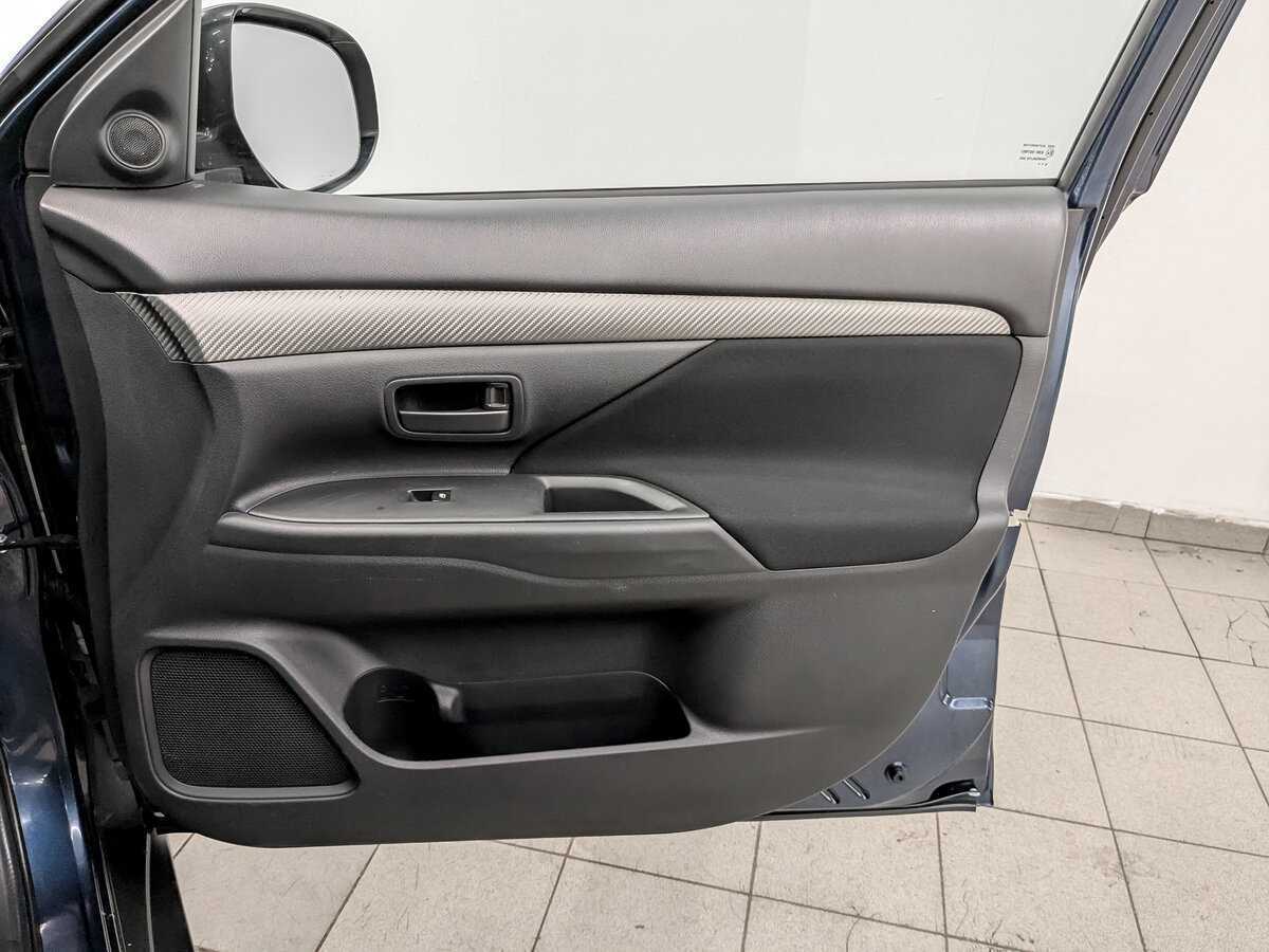 Б/У Митсубиши Оутлэндер 2017 года. Фото: #23