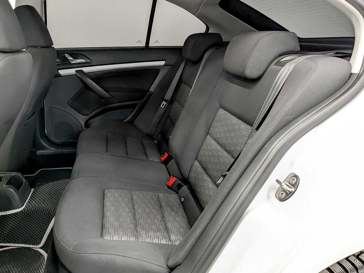 Б/У Шкода Октавия 2013 года. Фото: #11