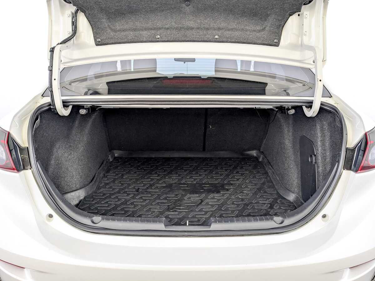 Б/У Мазда 3 2015 года. Фото: #9