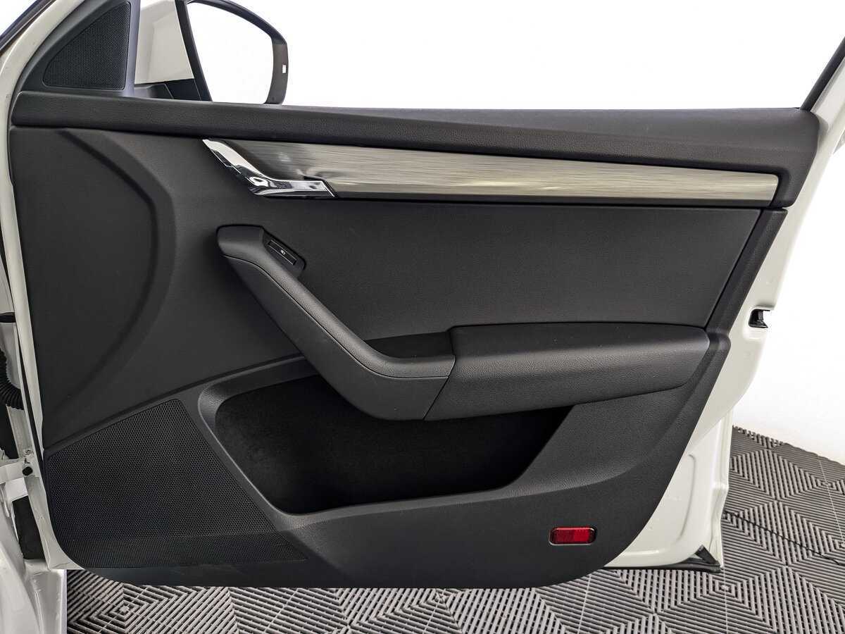 Б/У Шкода Октавия 2017 года. Фото: #17