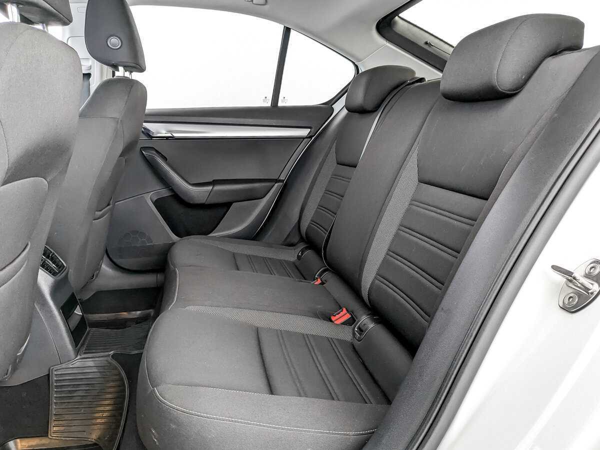 Б/У Шкода Октавия 2018 года. Фото: #11