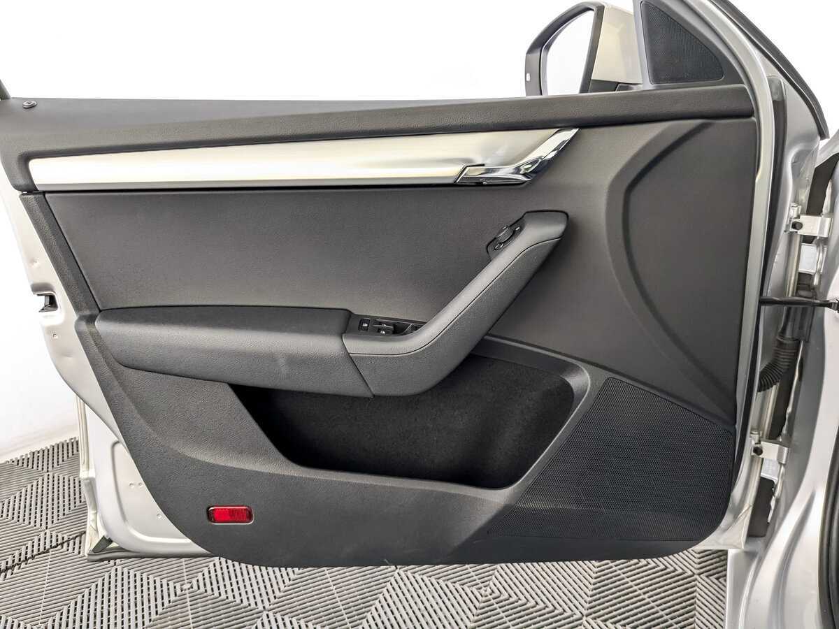 Б/У Шкода Октавия 2018 года. Фото: #18