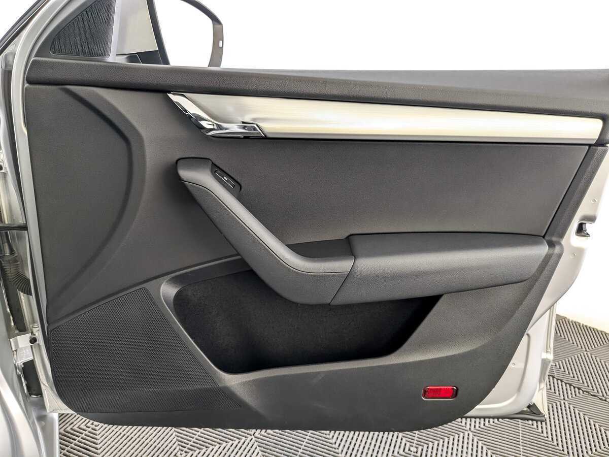 Б/У Шкода Октавия 2018 года. Фото: #23