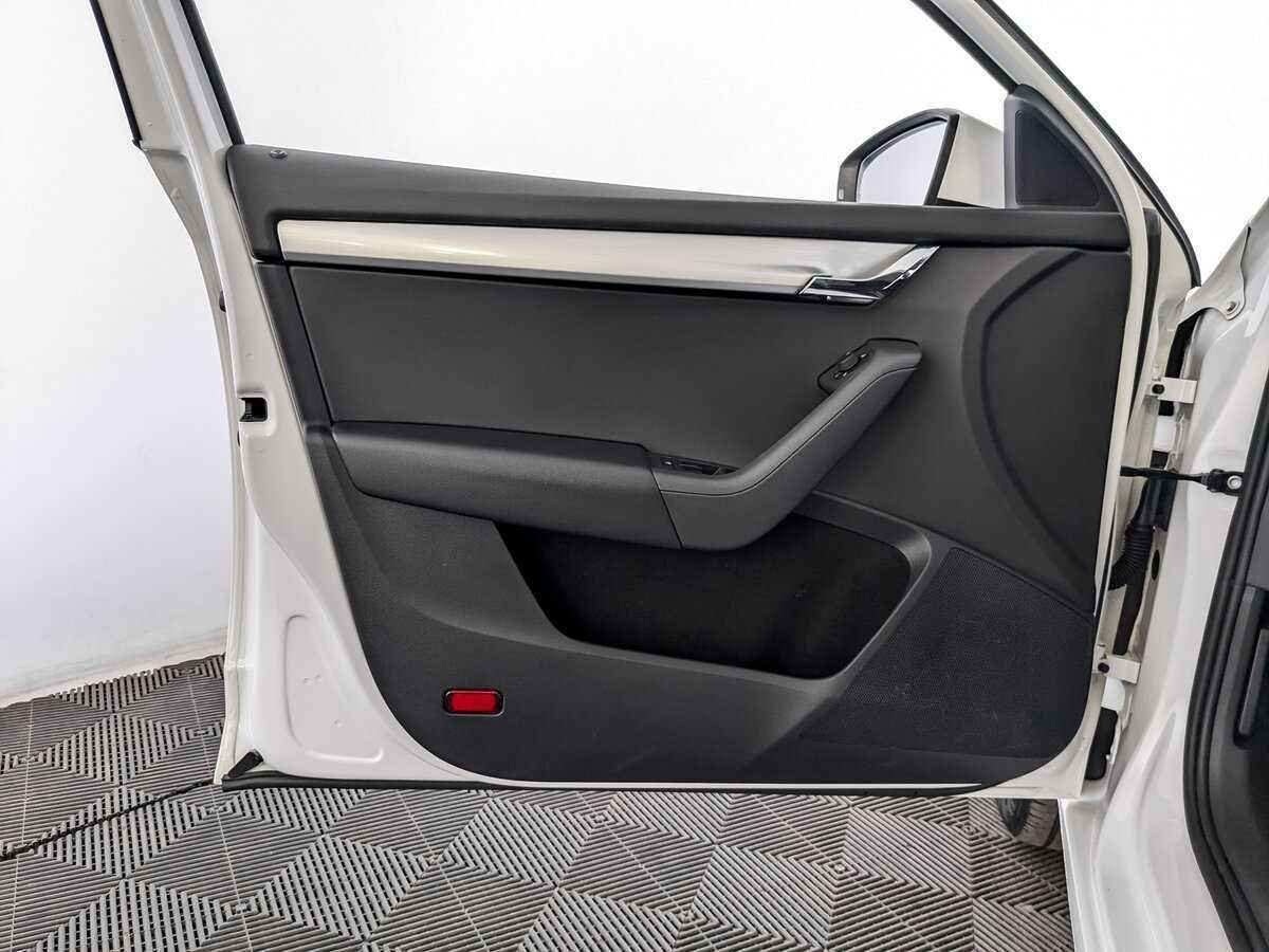 Б/У Шкода Октавия 2018 года. Фото: #18