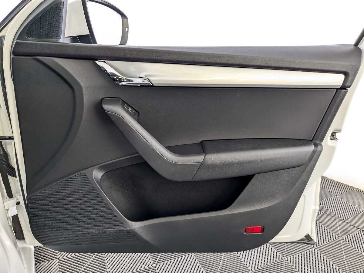 Б/У Шкода Октавия 2019 года. Фото: #19