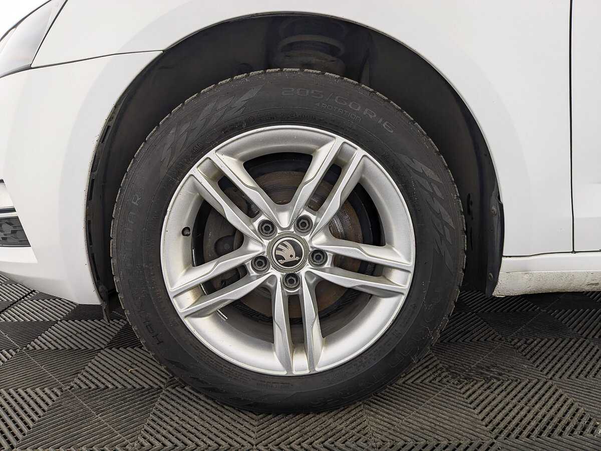 Б/У Шкода Октавия 2018 года. Фото: #11