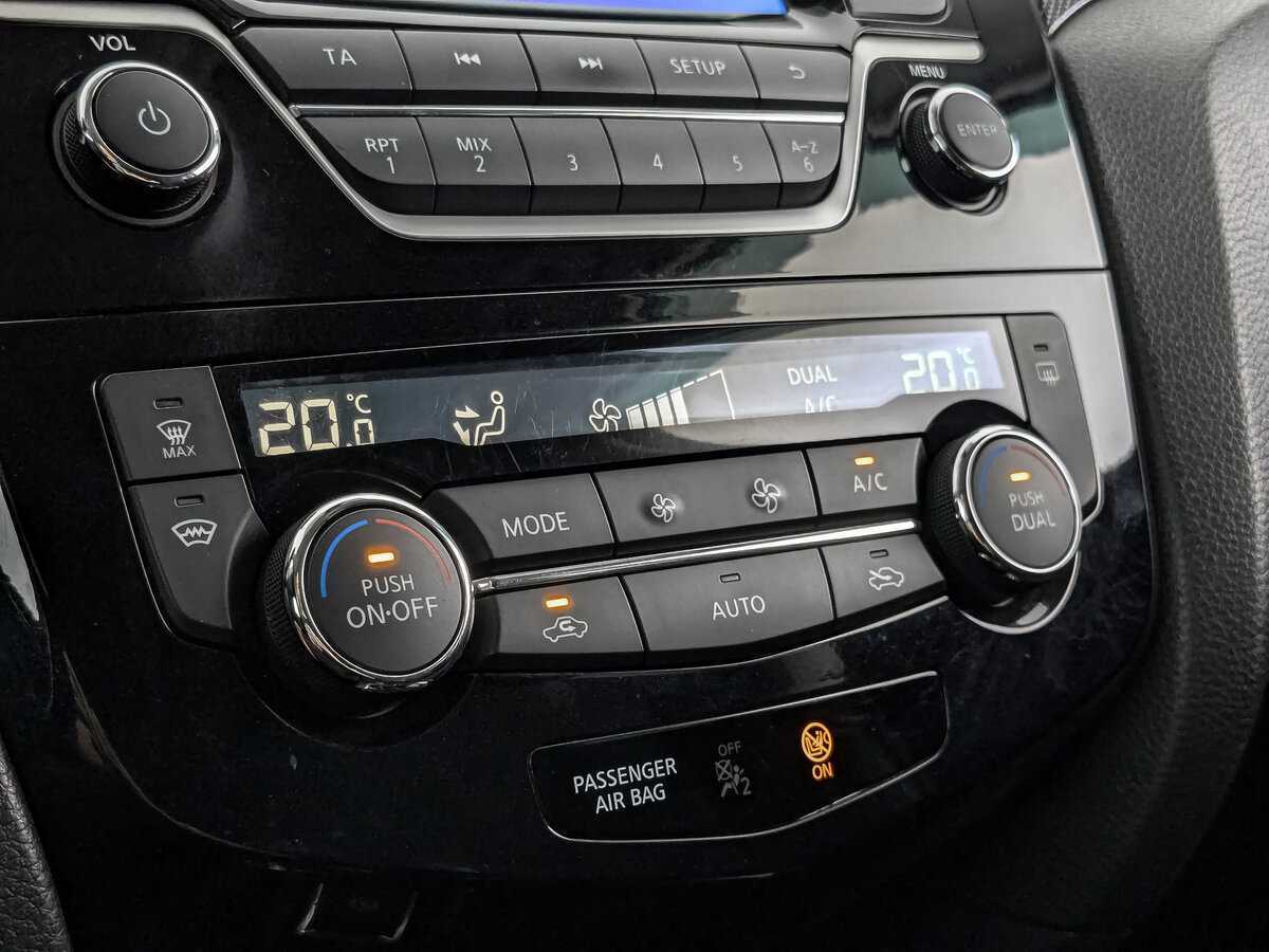 Б/У Ниссан Икс-Трейл 2015 года. Фото: #17