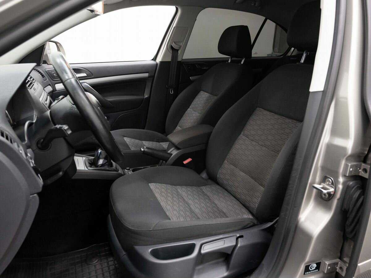 Б/У Шкода Октавия 2012 года. Фото: #8