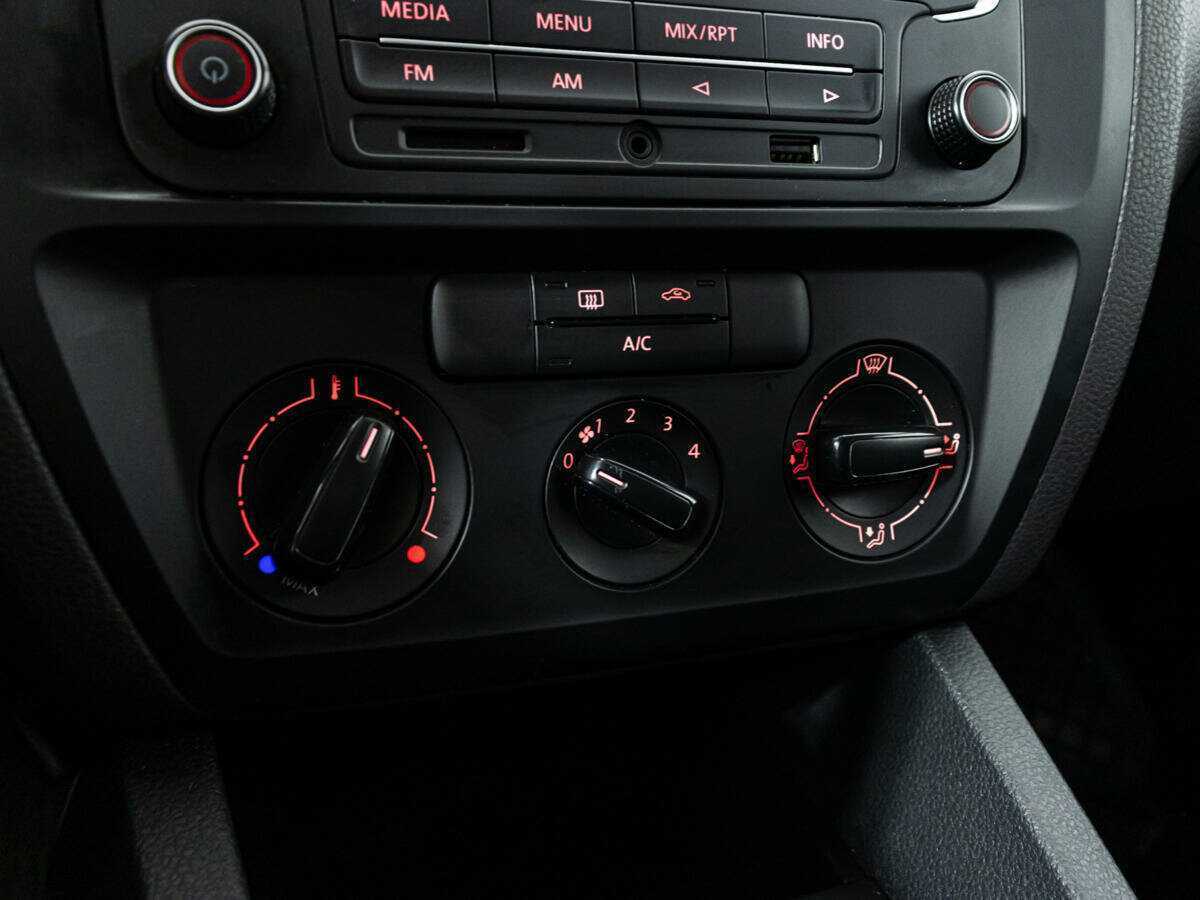 Б/У Фольксваген Джетта 2015 года. Фото: #15