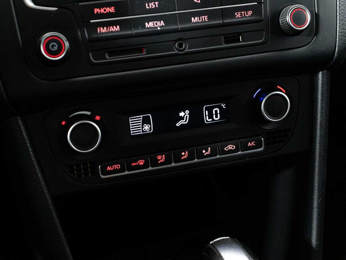 Б/У Фольксваген Поло 2017 года. Фото: #14