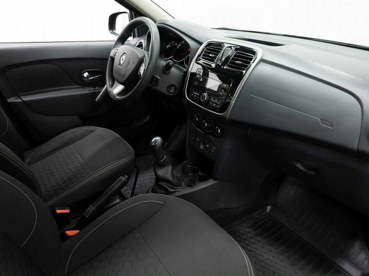 Б/У Рено Логан 2018 года. Фото: #11