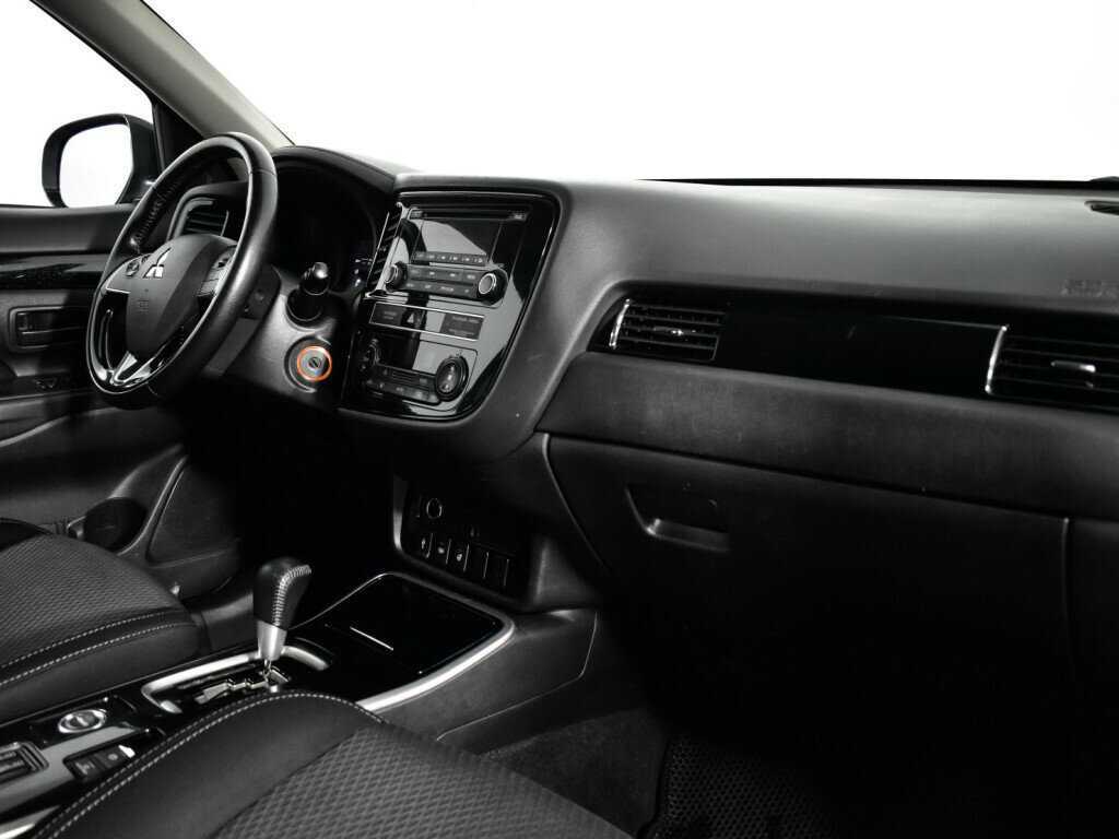 Б/У Митсубиши Оутлэндер 2019 года. Фото: #8