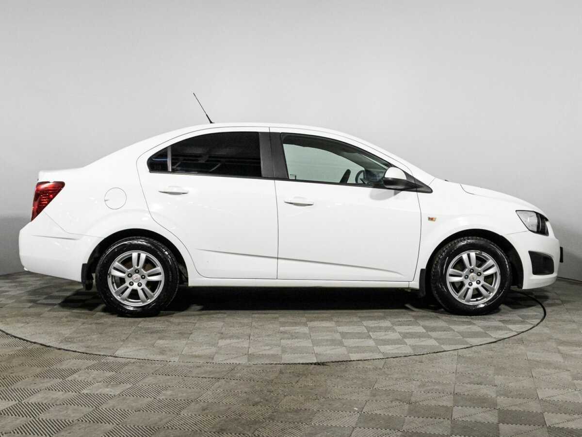 Б/У Шевроле Авео 2015 года. Фото: #3