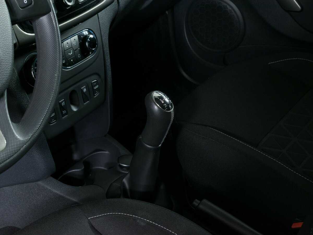 Б/У Рено Сандеро 2017 года. Фото: #12