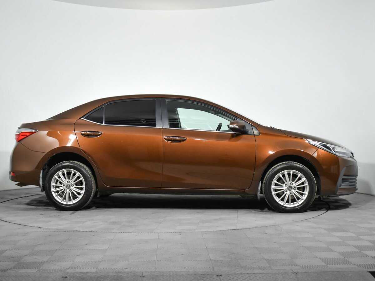 Б/У Тойота Королла 2016 года. Фото: #3