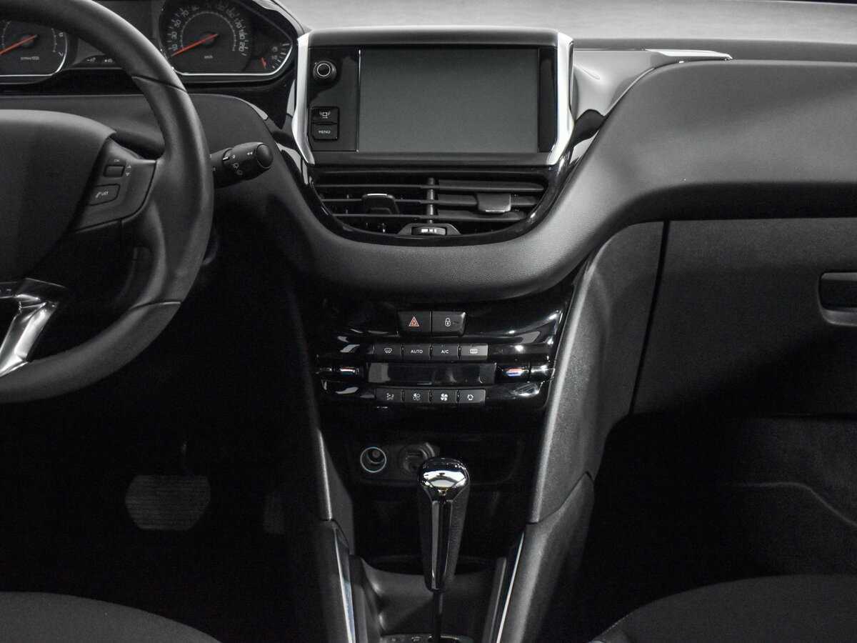 Б/У Пежо 208 2014 года. Фото: #13