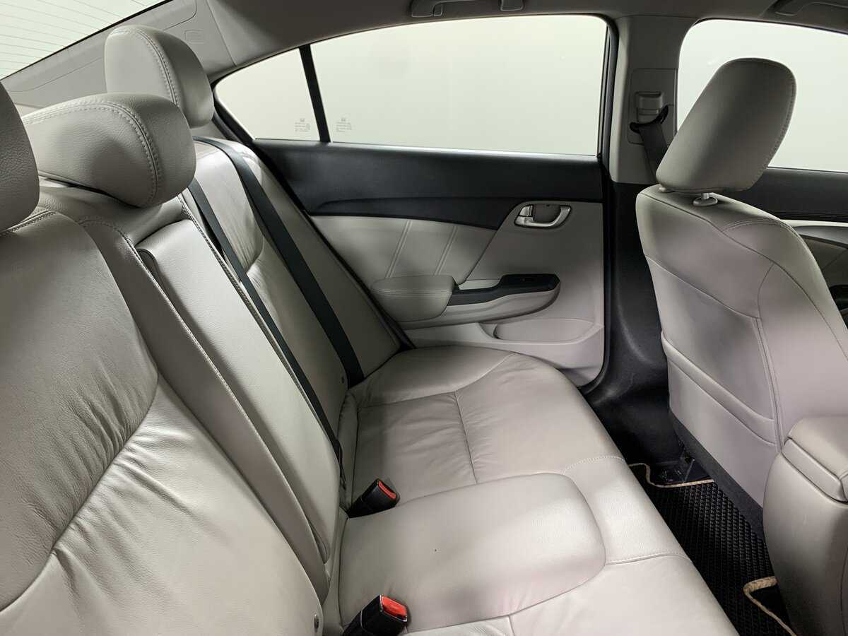 Б/У Хонда Цивик 2013 года. Фото: #17