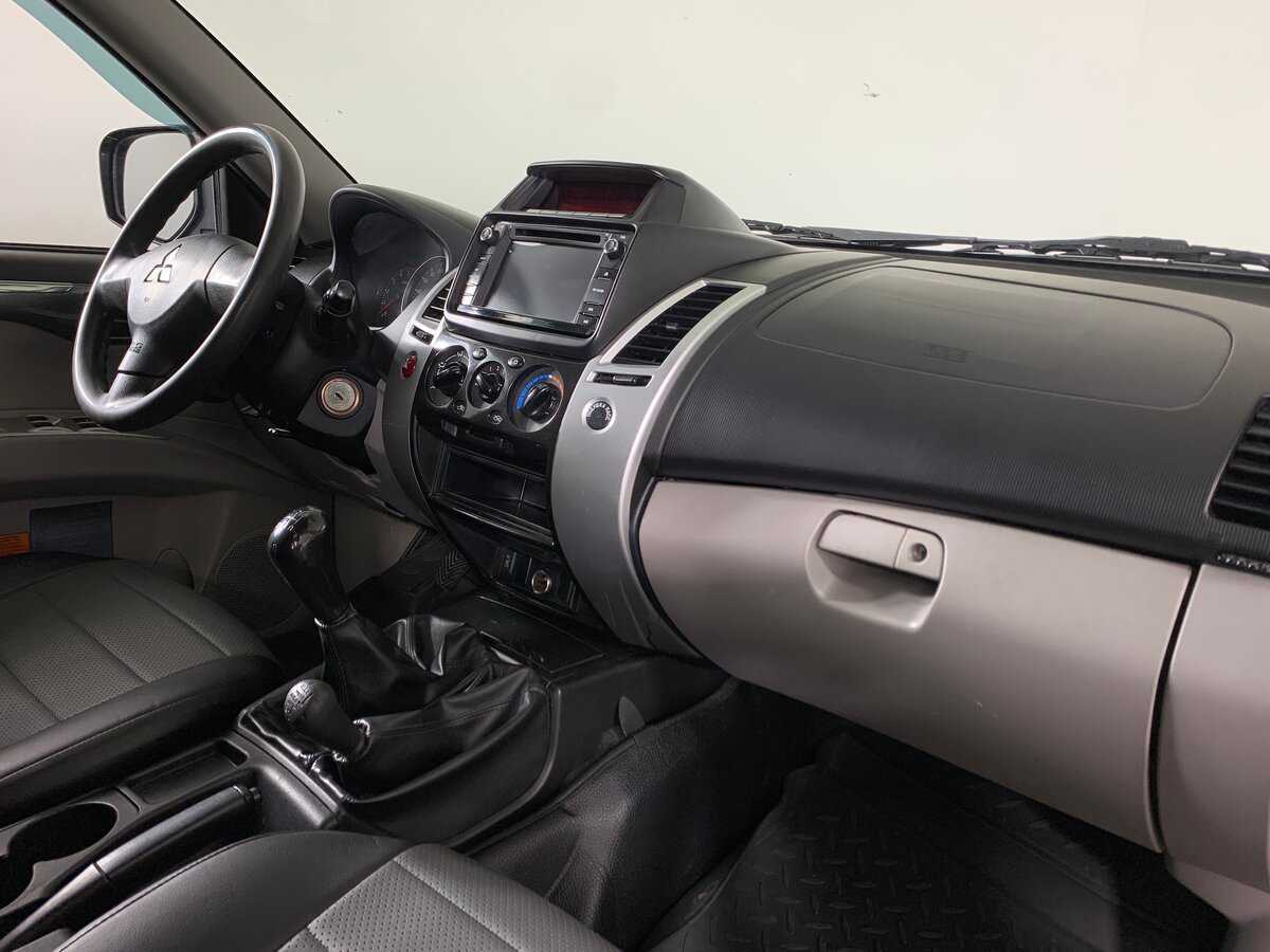 Б/У Митсубиши Паджеро Спорт 2014 года. Фото: #13