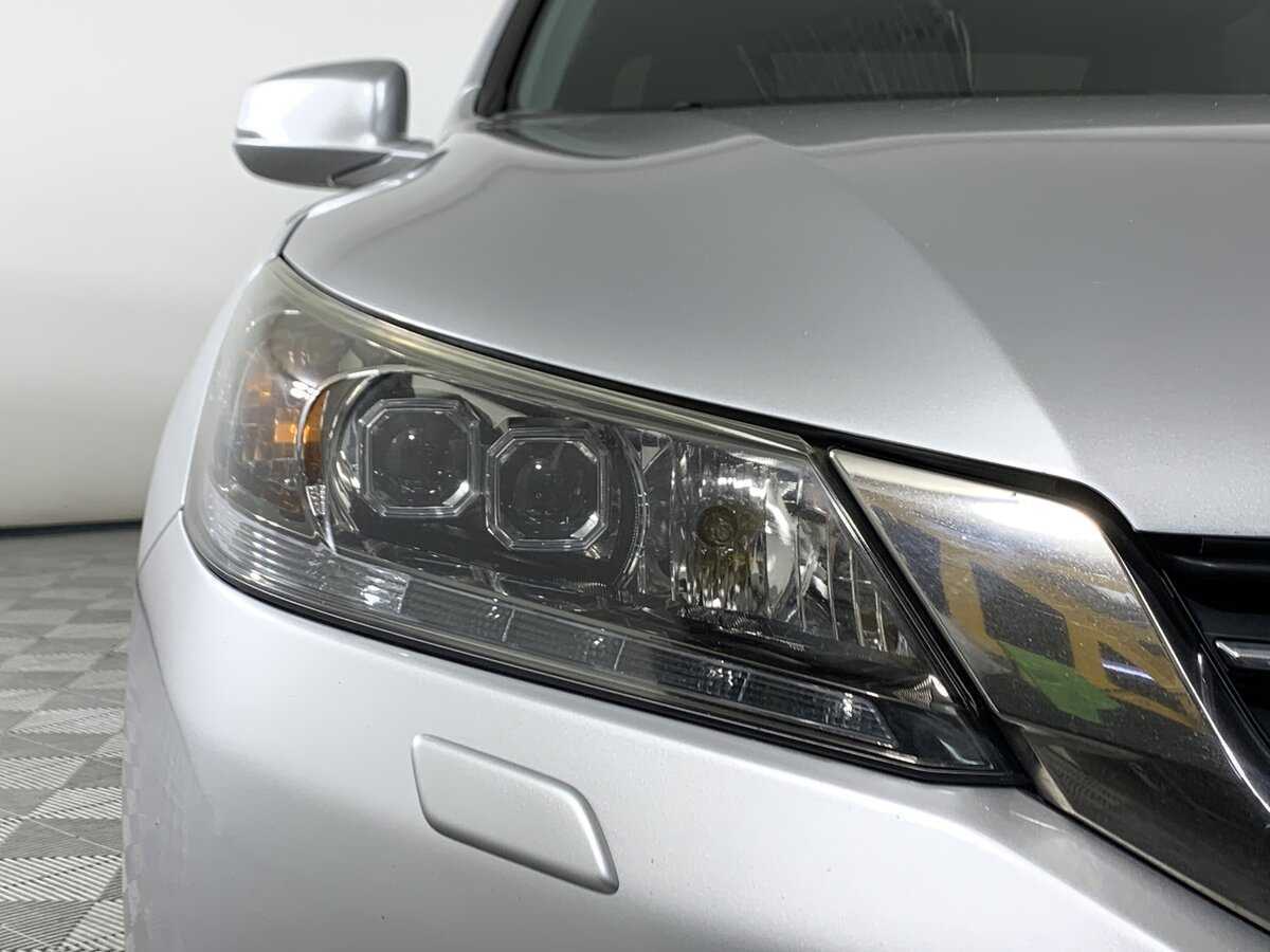 Б/У Хонда Аккорд 2013 года. Фото: #7