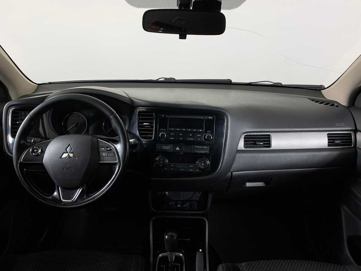 Б/У Митсубиши Оутлэндер 2017 года. Фото: #12