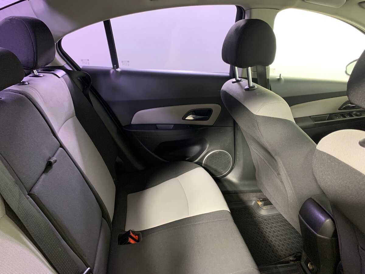 Б/У Шевроле Круз 2013 года. Фото: #15