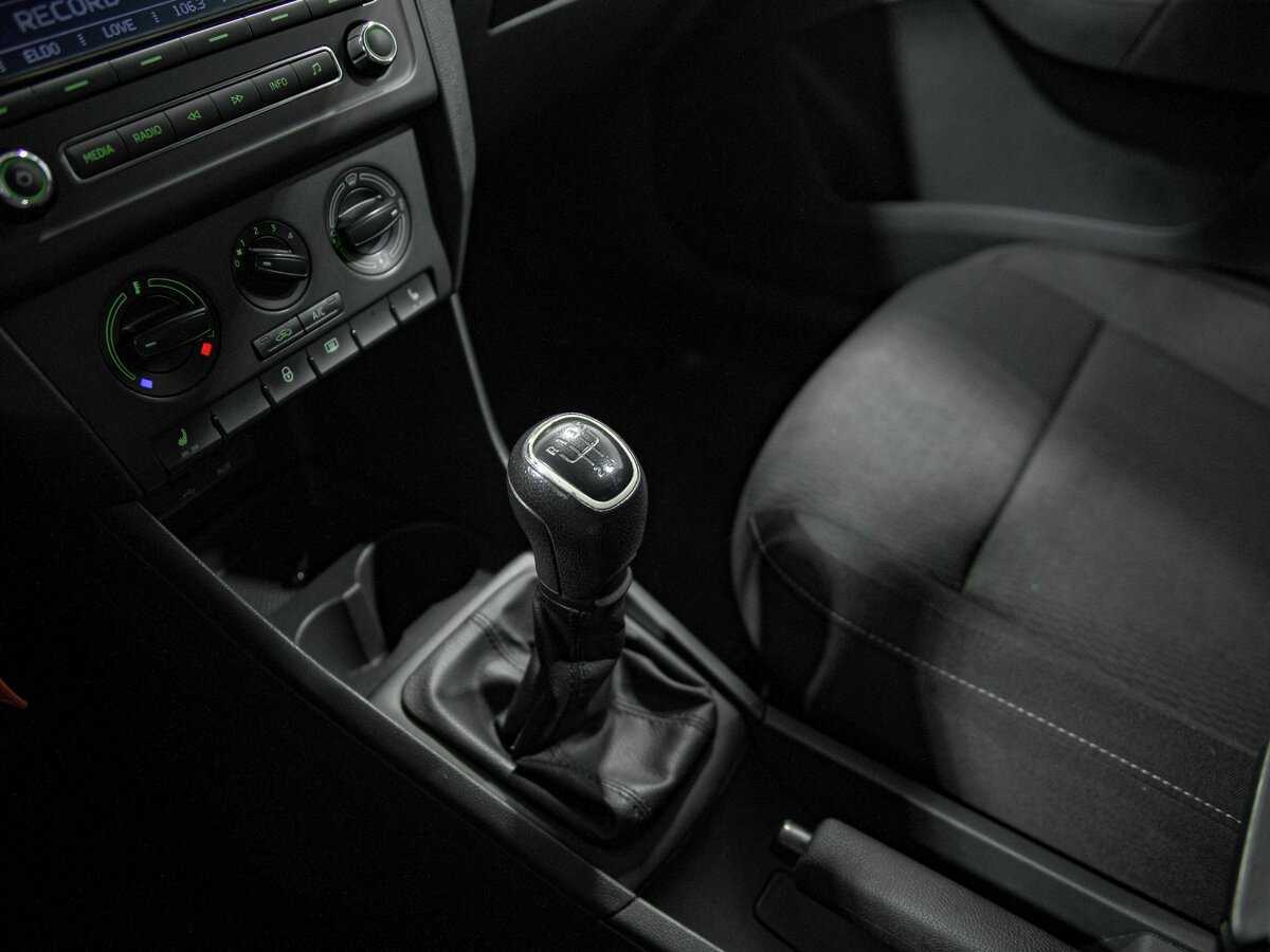 Б/У Шкода Рапид 2015 года. Фото: #9