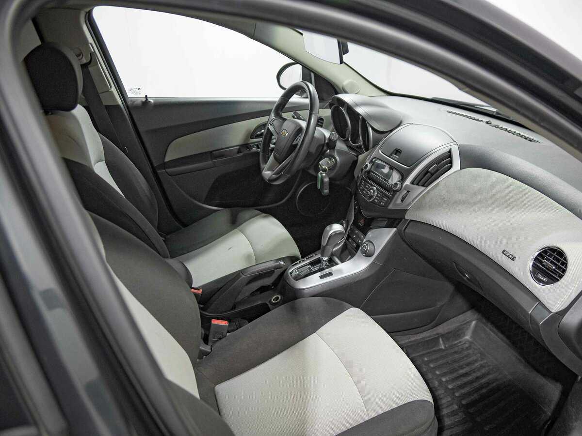 Б/У Шевроле Круз 2013 года. Фото: #12