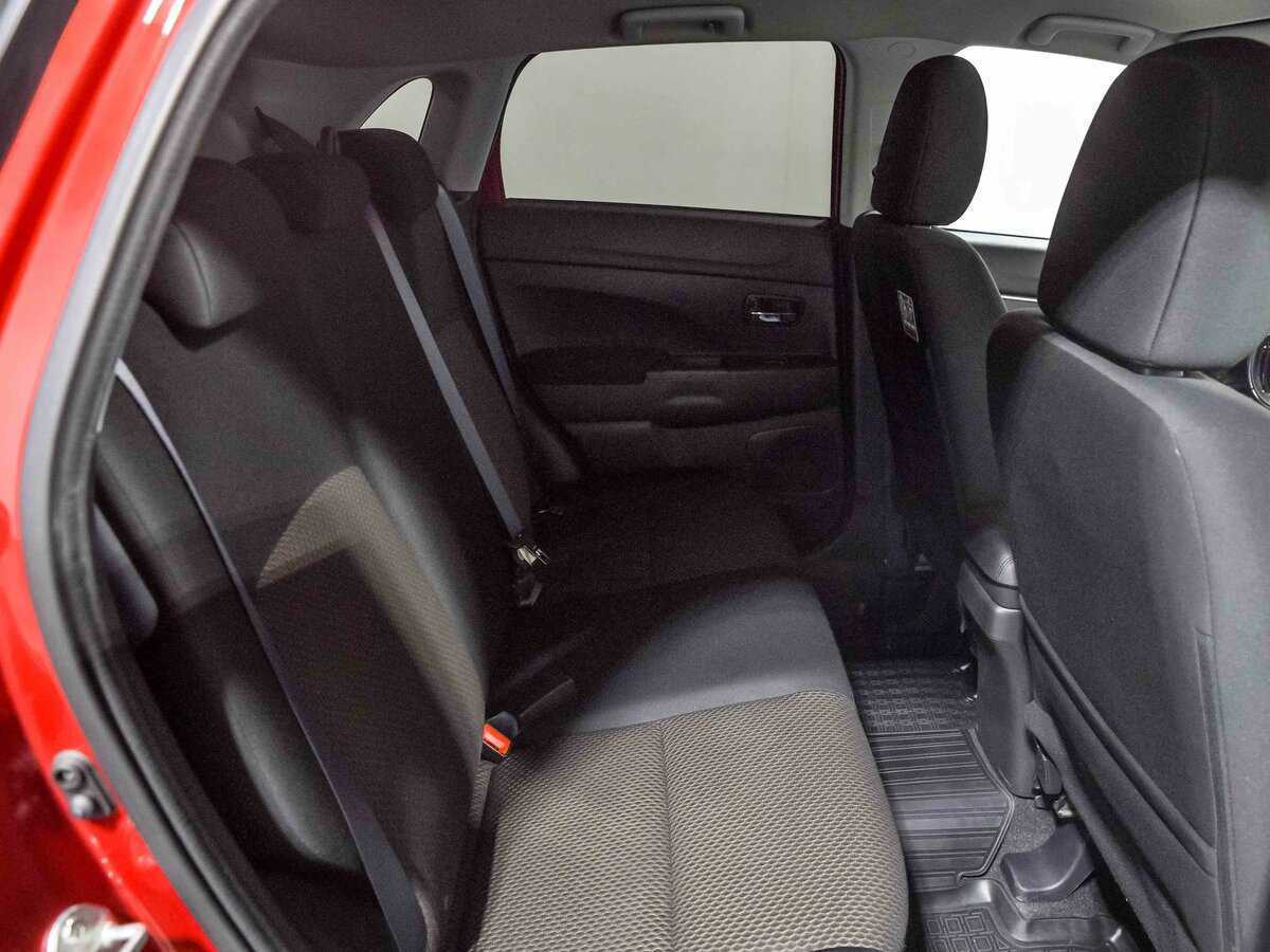 Б/У Митсубиши АС-Икс 2018 года. Фото: #12