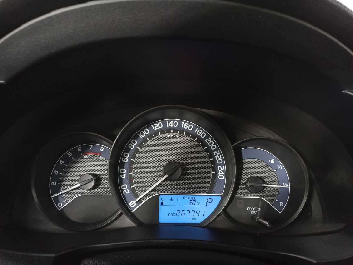 Б/У Тойота Королла 2013 года. Фото: #12