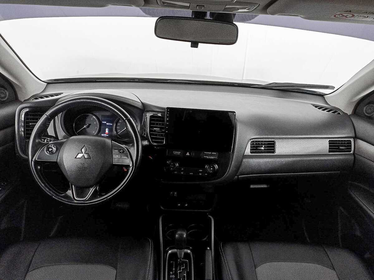 Б/У Митсубиши Оутлэндер 2018 года. Фото: #12