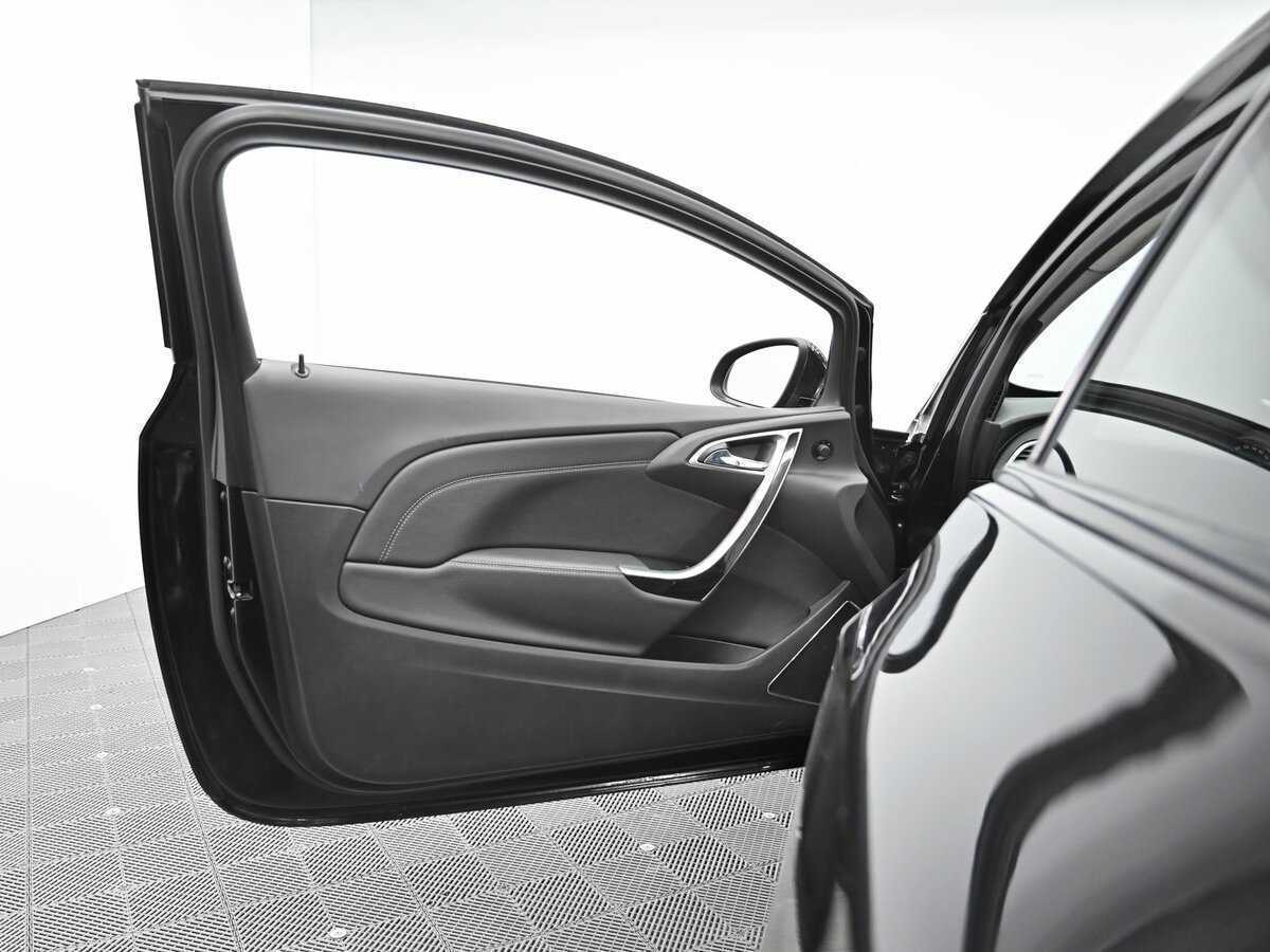 Б/У Опель Астра 2012 года. Фото: #4