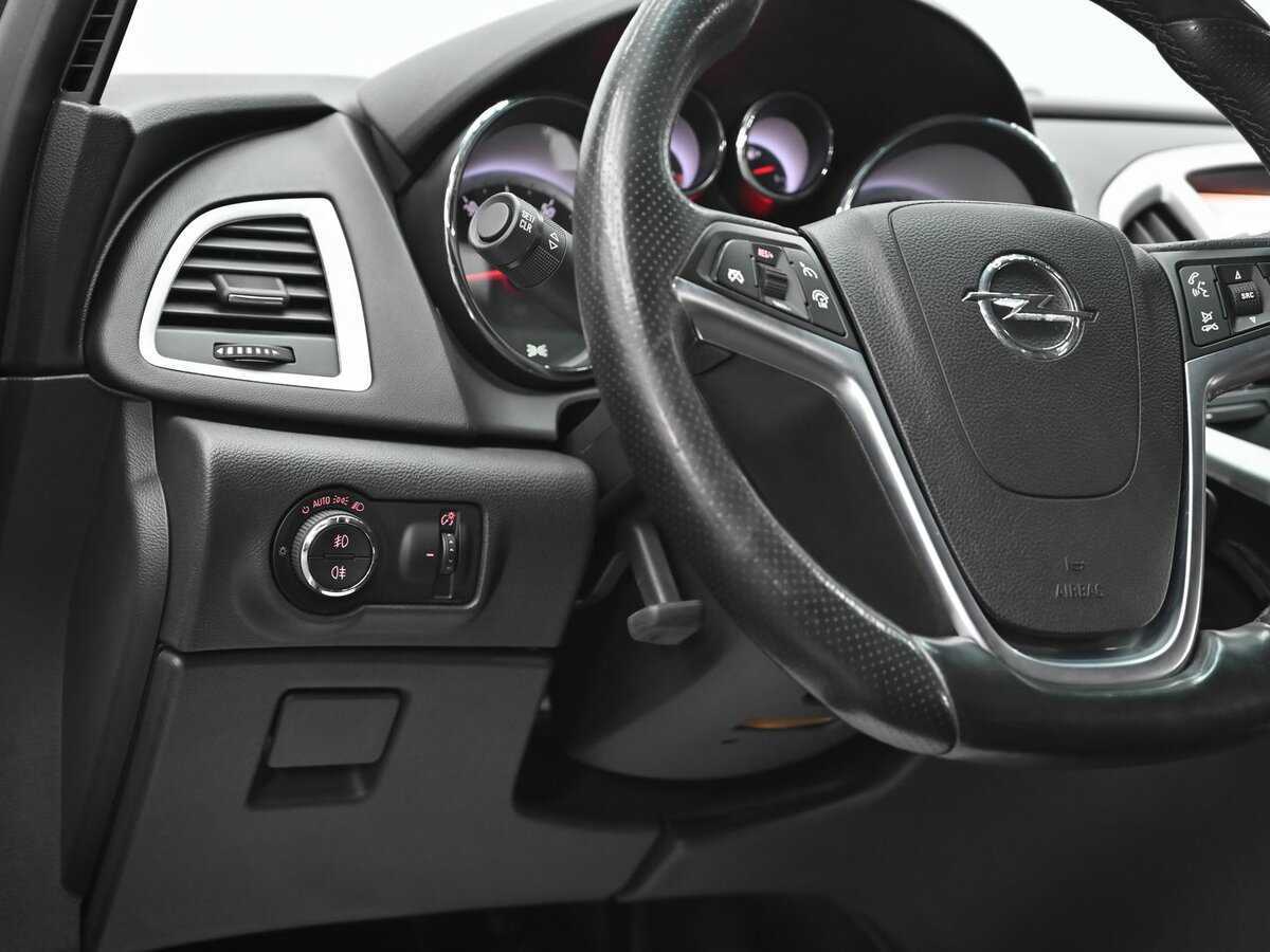 Б/У Опель Астра 2012 года. Фото: #6