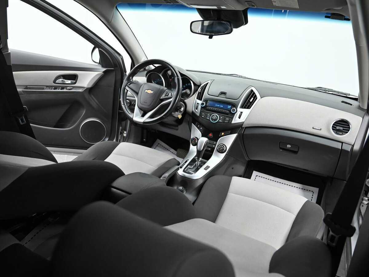 Б/У Шевроле Круз 2013 года. Фото: #12