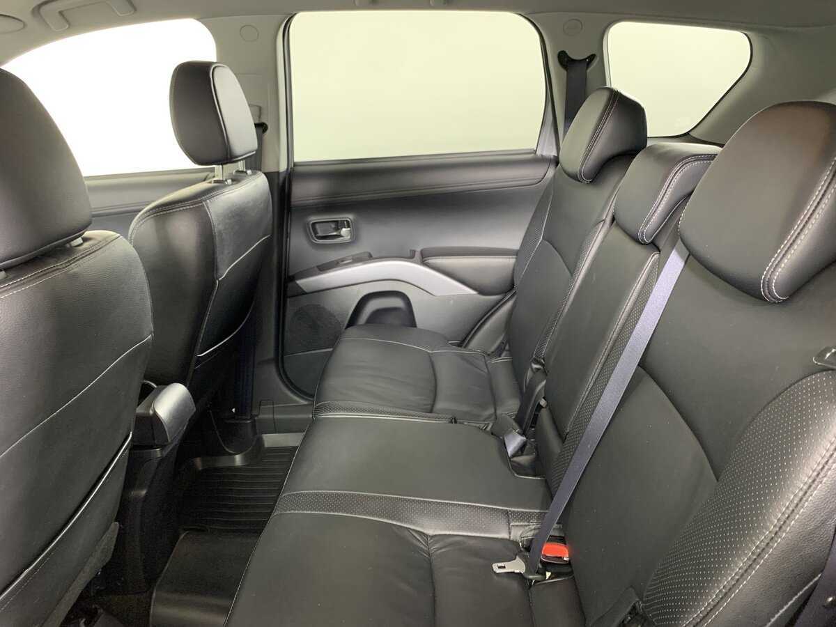 Б/У Митсубиши Оутлэндер 2012 года. Фото: #18