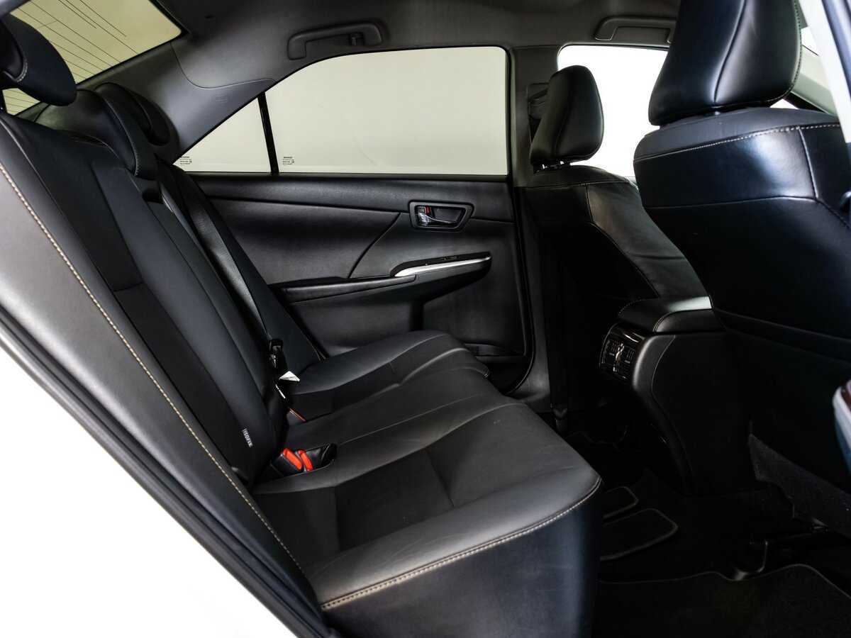 Б/У Тойота Камри 2015 года. Фото: #15