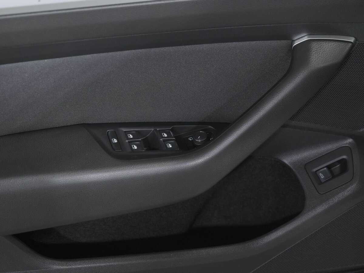 Б/У Фольксваген Пассат 2015 года. Фото: #13