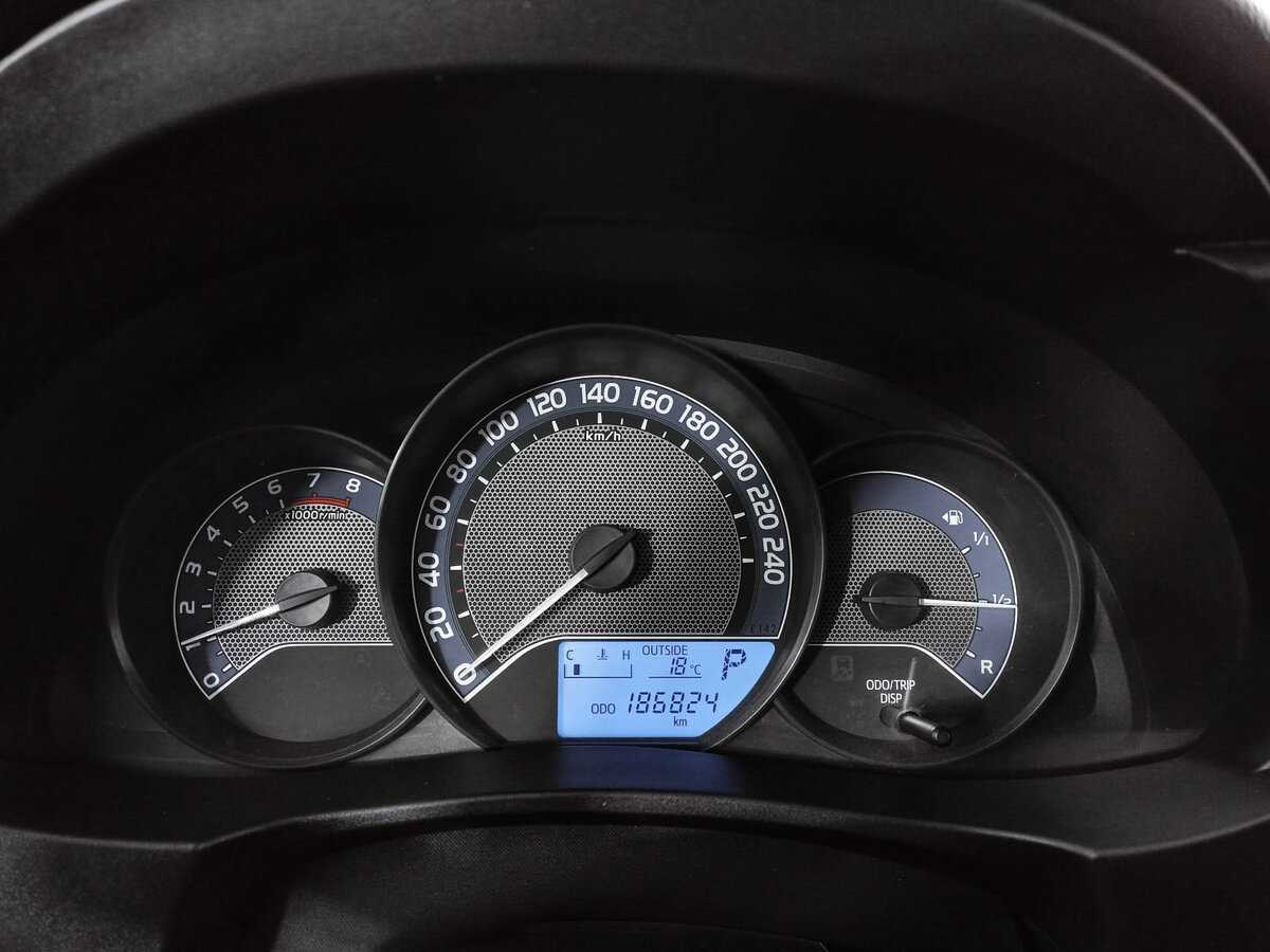 Б/У Тойота Королла 2013 года. Фото: #11