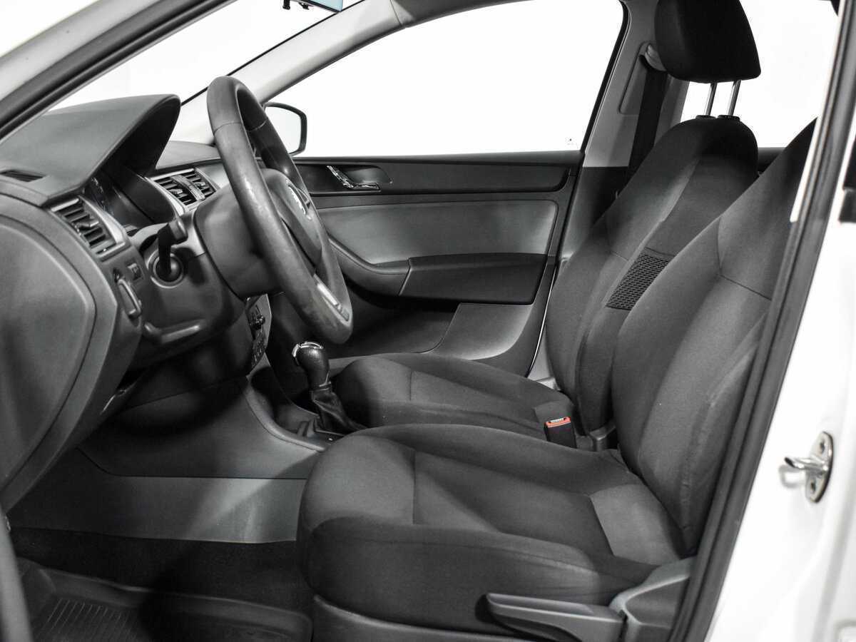 Б/У Шкода Рапид 2017 года. Фото: #8