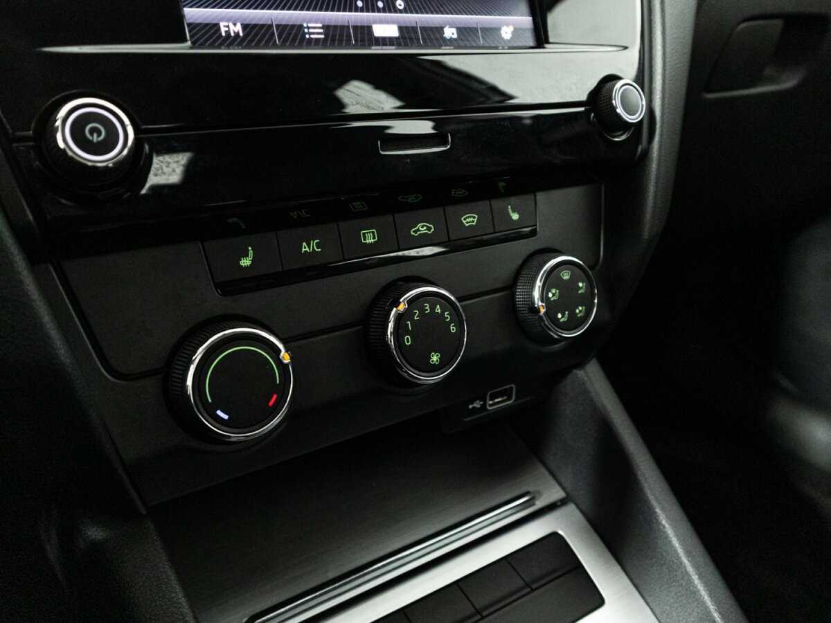 Б/У Шкода Октавия 2019 года. Фото: #14