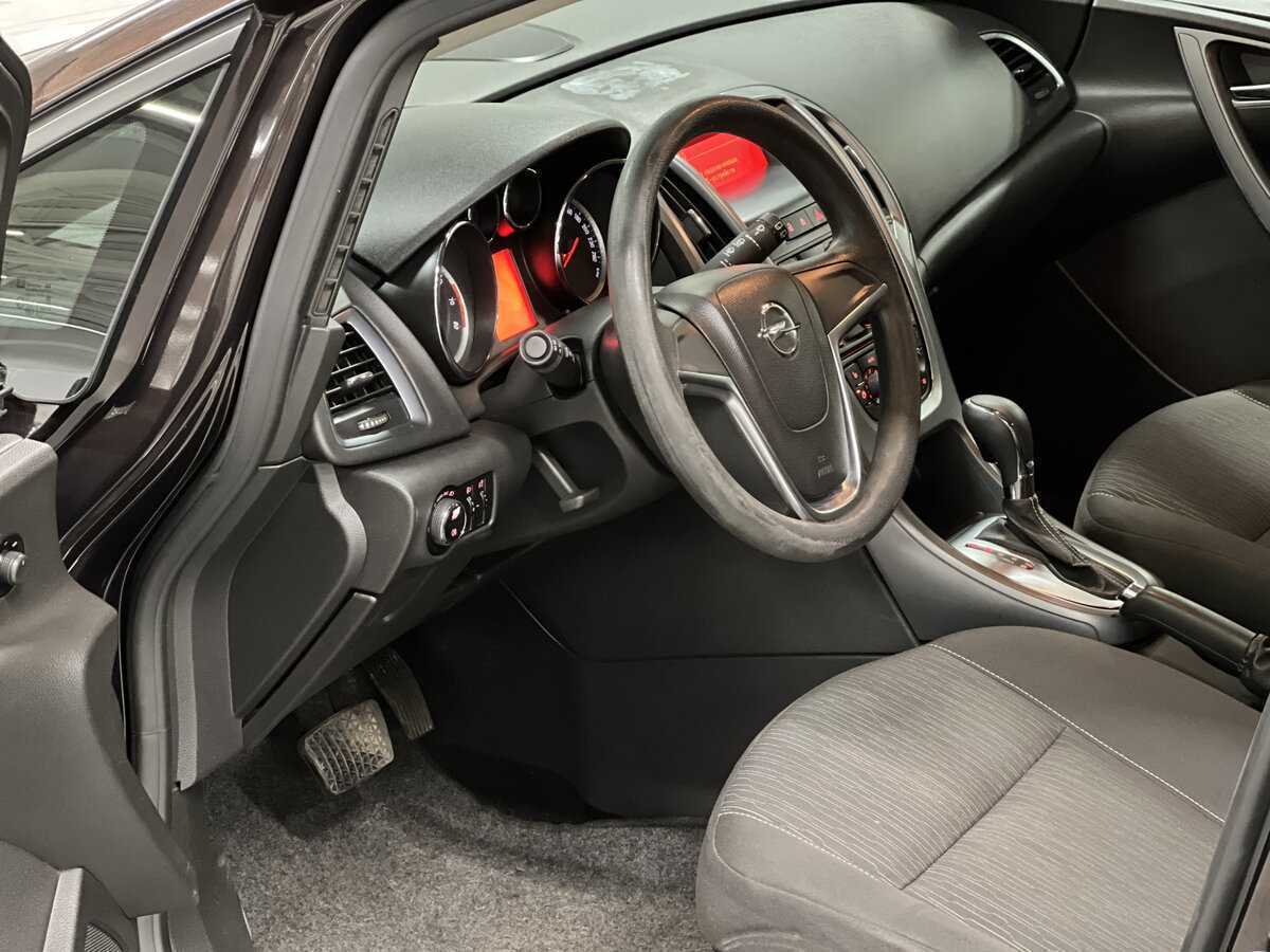 Б/У Опель Астра 2013 года. Фото: #15