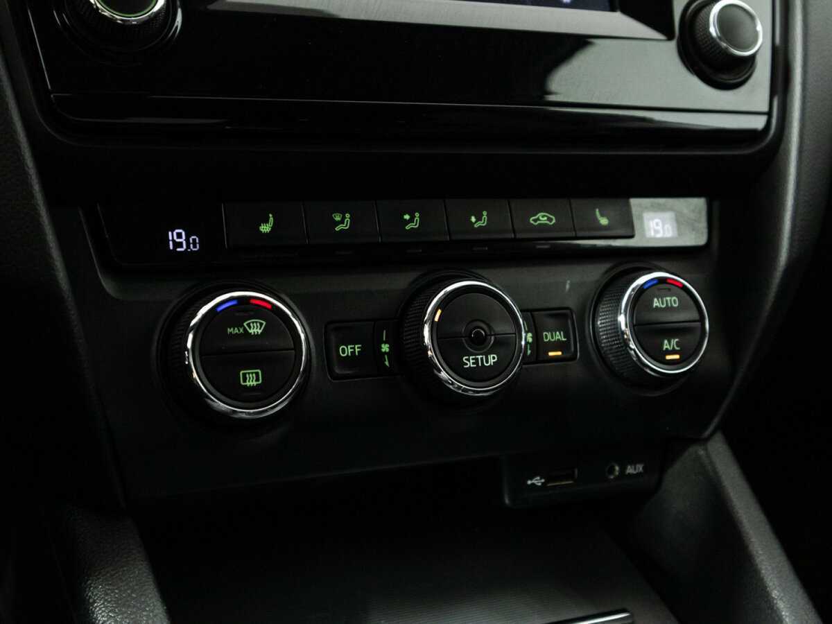 Б/У Шкода Октавия 2013 года. Фото: #13